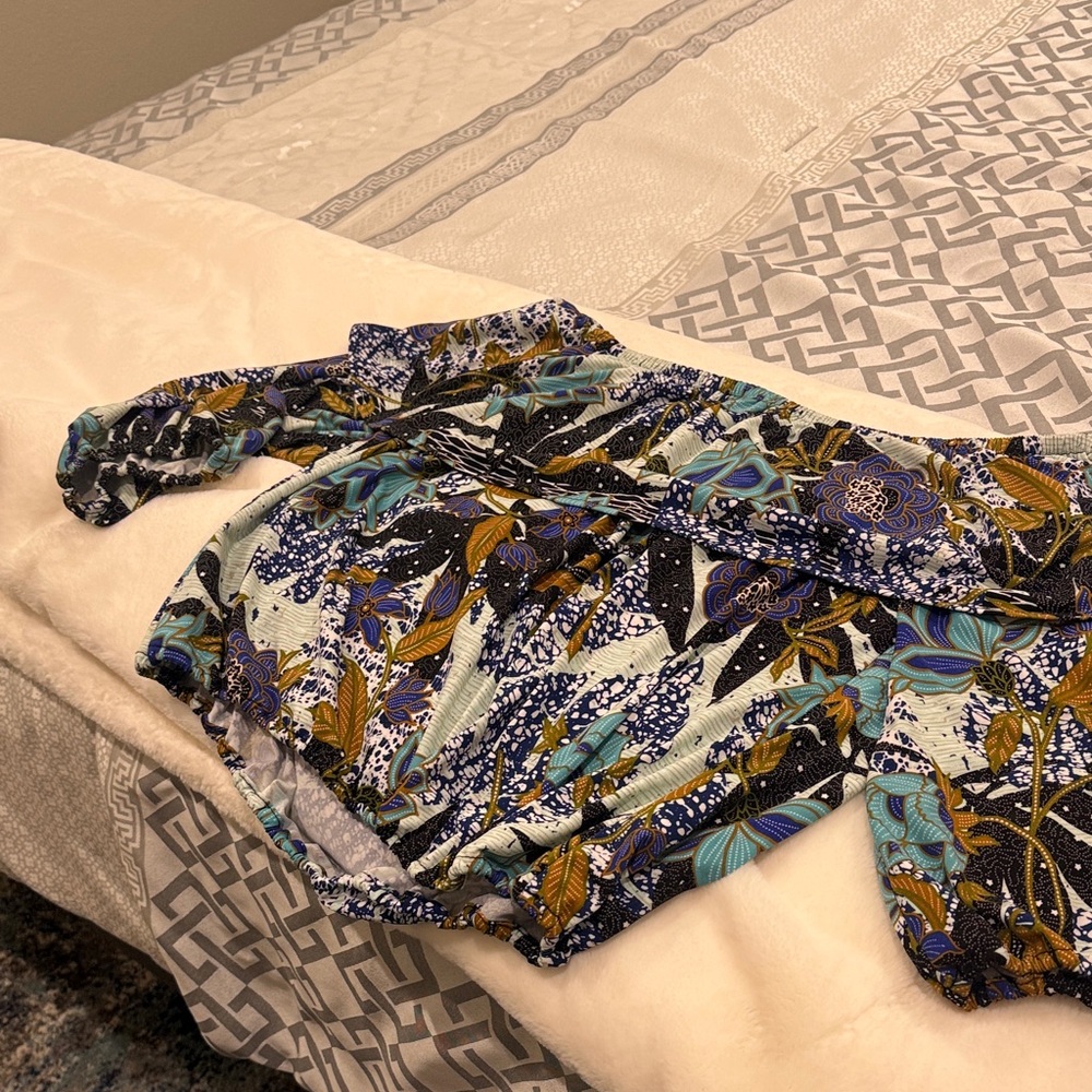 Veronica M Abstract Patterned top